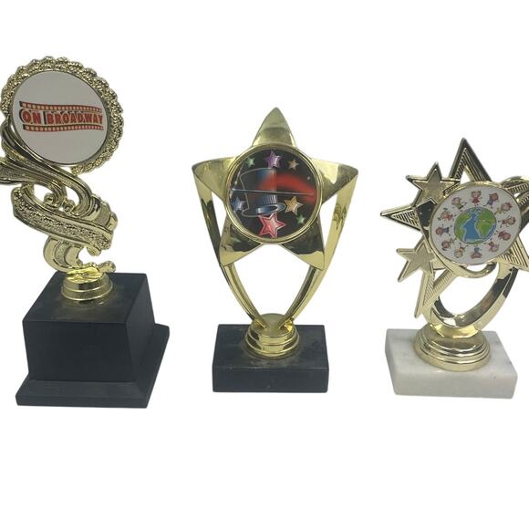 3 Around the World Broadway Plastic Kids School Show Theatre Trophy Awards - Picture 1 of 4